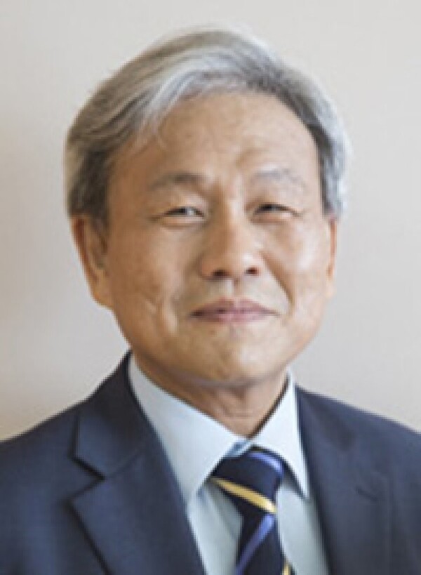 Choe Chong-dae is President of Dae-Kwang International Co.