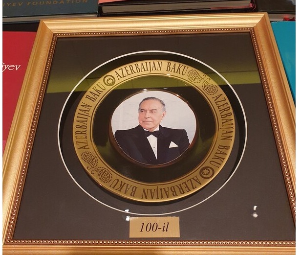 A framed portrait picture of the National Hero Heydar Aliyev of the Republic of Azerbaijan was on display at the reception venue.