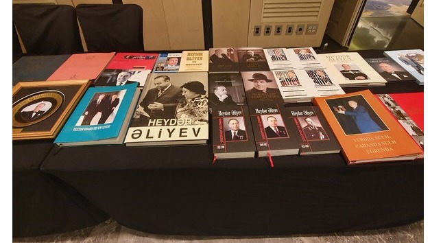 Books with photo albums of the Azerbaijani National Hero Heydar Aliyev and other books are on display at the entrance of the reception venue.