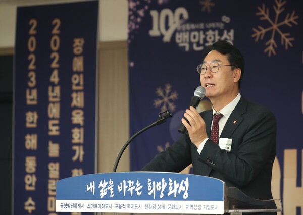 Mayor Jong Myeong-geun of the Hwaseong City
