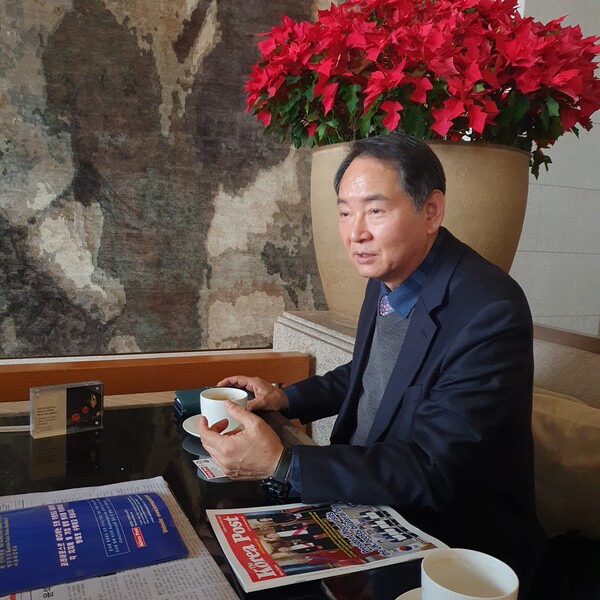 Vice President Byoung-kwan Cho of NST introduces his company at an interview with The Korea Post media.