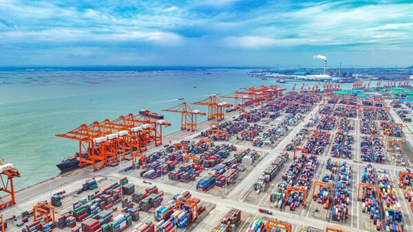 Photo shows an automated container terminal of Qinzhou Port, south China's Guangxi Zhuang autonomous region. (Photo by Feng Rongquan/People's Daily Online)