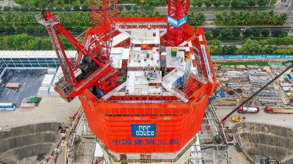 Photo taken on April 14, 2023 shows a skyscraper building machine employed at a construction site in south China's Hainan province. (Photo by Kang Denglin/People's Daily Online)
