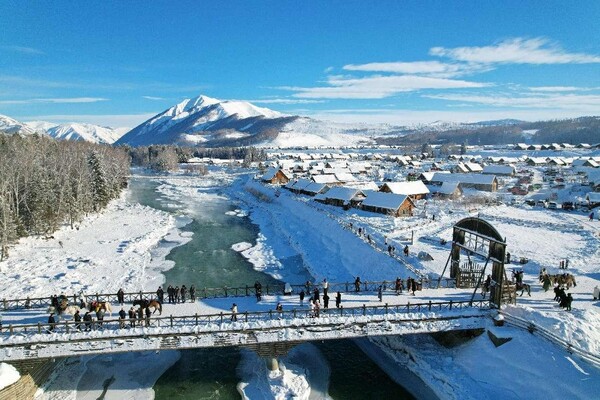 Tourists visit a village in Altay, northwest China's Xinjiang Uygur autonomous region, Dec. 22, 2023. (Photo by Aldak Beshan/People's Daily Online)
