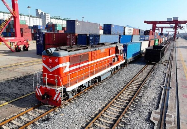 A China-Europe freight train departs from the China-Kazakhstan (Lianyungang) logistics cooperation base in east China's Jiangsu province for Central Asian countries, Jan. 1, 2024. (Photo by Wang Jianmin/People's Daily Online)