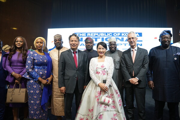 The Korean ambassador to Nigeria, His Excellency Kim Young Chae ( 4th left) posed with other diplomatic members.