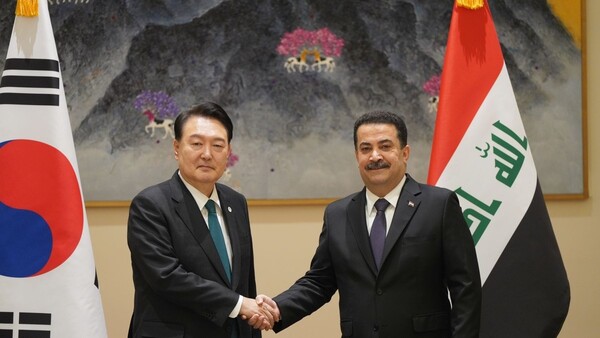 President Yoon Suk-yeol (left) firmly shakes hands with Prime Minister Minister Mohammed Shia Al-Sudani of Iraq at the United Nations General Assembly in New York late last year. They promised their best and utmost efforts to bolster economic and commercial cooperation between the two countries.