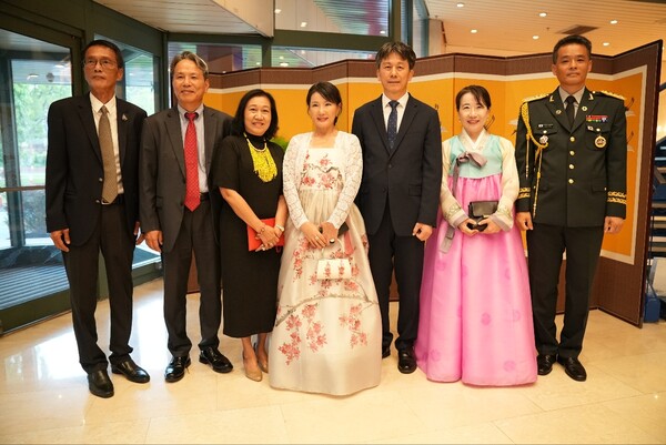 (From left) Thai Ambasssador Kittisak Klomchit, Ambassador Kim Young-chae, Korea, spouses, Mrs Klomchit, Mrs Kim young-chae, Korean Consul, Lagos, Lee Sang-ho with spouse, Mrs Kang Seung-hee, Col. Park Jeong-sul, Korean military attache.   
