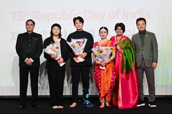  Ambassador Kumar(far left), Honorable Lim, Vice Chairman(far right) and Mrs. Kumar(second form right)  