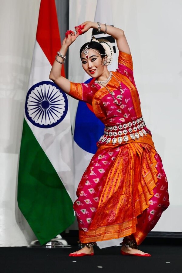                                             Exquisite Indian dance performance  