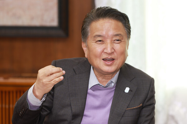 ​                   Governor Kim Young-hwan of the Chungcheongbuk-do Province 