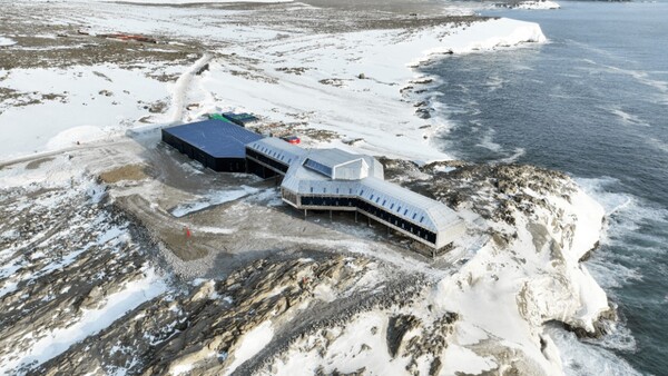 Photo shows China's Qinling Station in Antarctica. (Photo by Zhu He)