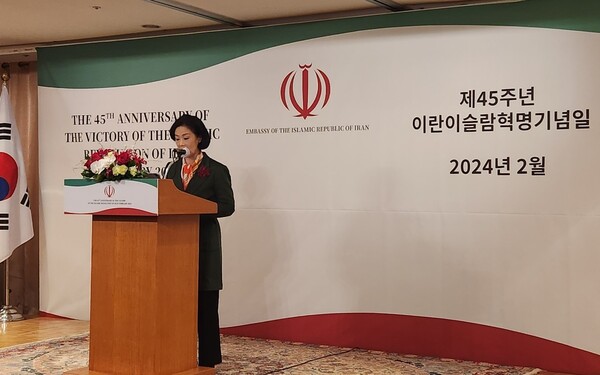 ​​Minister for Climate Change Hyoeun Jenny Kim is delivering a congratulatory speech.​