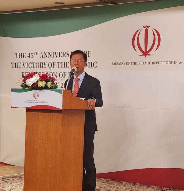 ​Chairman Chun Jung-bae of Korea-Iran Council makes a congratulatory speech for Iran.