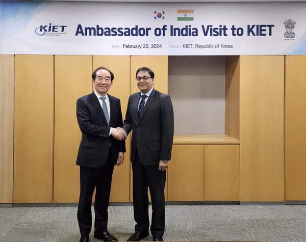Ambassador Amit Kumar met President Ju Hyeon of the (KIET)