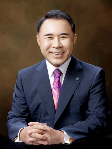                Genesis BBQ Group  Chairman Yoon Hong-geun