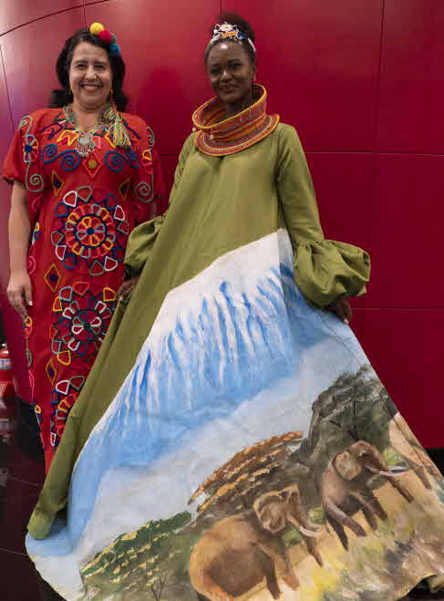 Ambassador Carlo Quero of Venezuela (left) and a costume model show traditional women’s costumes.