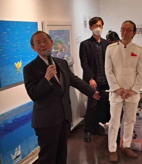 ​Publisher-Chairman Lee Kyung-sik of The Korea Post, former Cultural Editor of The Korea Herald, Korea’s leading English daily, introduces Artist Zion Khan and the exhibition.​