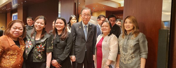 Former U.N. Secretary General Ban Ki-moon ( 4th left) posed with Maria Apo( 1st left, department of Tourism) and Embassy members from Philipine
