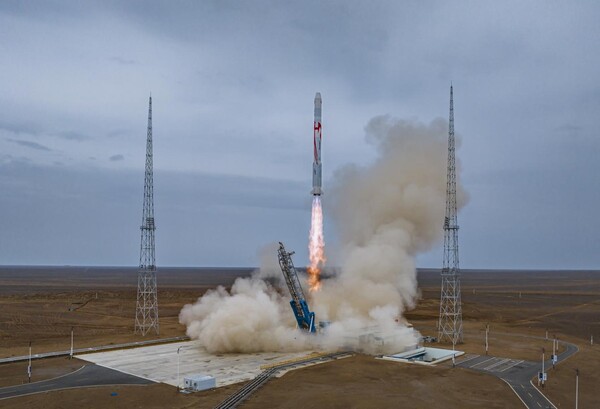 The Zhuque-2 carrier rocket independently developed by Chinese private space launch provider LandSpace blasts off from the Jiuquan Satellite Launch Center in northwest China on July 12, 2023. It is the world's first rocket powered by liquid oxygen-methane fuel and successfully entered its planned orbit. (Photo from the official website of LandSpace)