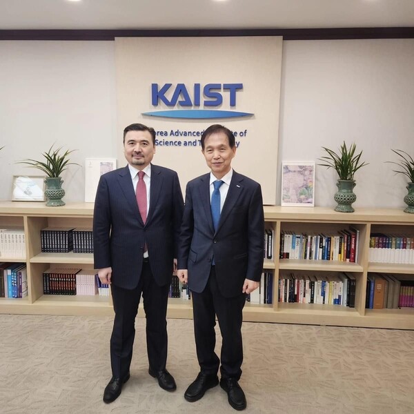  Ambassador Arystanov visited KAIST President, Dr. Kwang Hyung Lee,