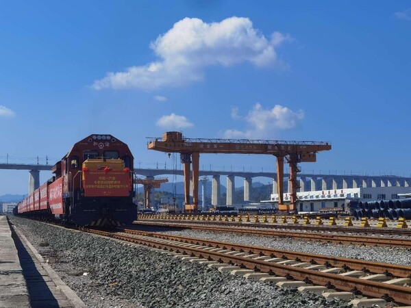 A fully loaded train departs from Huaihua, central China's Hunan province, heading towards Vientiane, Laos along the China-Laos Railway, Oct. 30, 2023. (Photo by Tian Min/People's Daily Online)