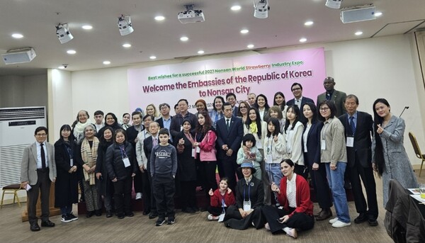 Ambassadors, senior members of the Seoul Diplomatic Corps visiting the Namon City attending the 2024 Nonsan Strawberry Festival. Ambassador Songkane Luangmuninthone of Laos (dean of the visiting members of the Seoul Diplomatic Corps that day) is seen standing 10th from left, front row. A far left is President Kim Hyung-dae of The Korea Post media who organized the tour.