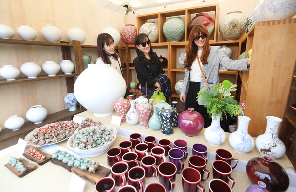 Traditional Korean ceramics, celadon and white porcelain, are made and sold to the public, and are used for display and as vases, with popular items including