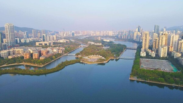 The Yundang Lake looks like a bright pearl embedded in the center of the Xiamen Island. (Photo by Stuart Wiggin)