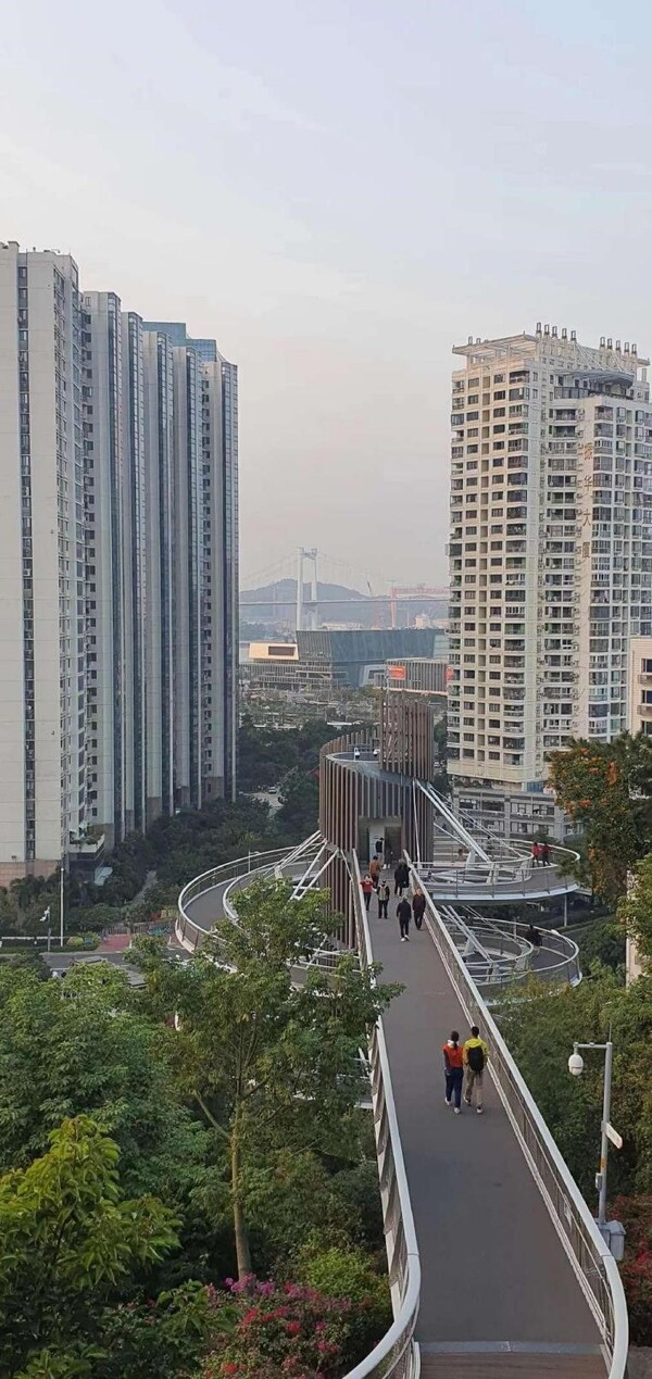 The leisure trails in Xiamen have become a great place for citizens and tourists to relax and exercise, enjoying the beauty of the mountains and the sea. (Photo by Nunnaphas Ngamman)