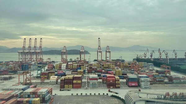 Photo shows Xiamen Port's Hairun Terminal in Xiamen, southeast China's Fujian province. (Photo by Kudaiar kyzy Nuraiym)