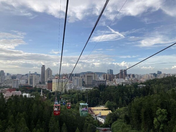 Photo taken on a cable car shows the beautiful cityscape of Xiamen. (Photo by Anastasiya Markevich, a Belarusian account manager living in Xiamen)