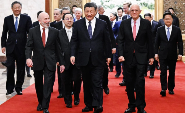 Chinese President Xi Jinping, centre, walks with representatives from US business, strategic and academic communities at the Great Hall of the People in Beijing on March 27. Xi promised the delegation more policy support to improve the business environment.