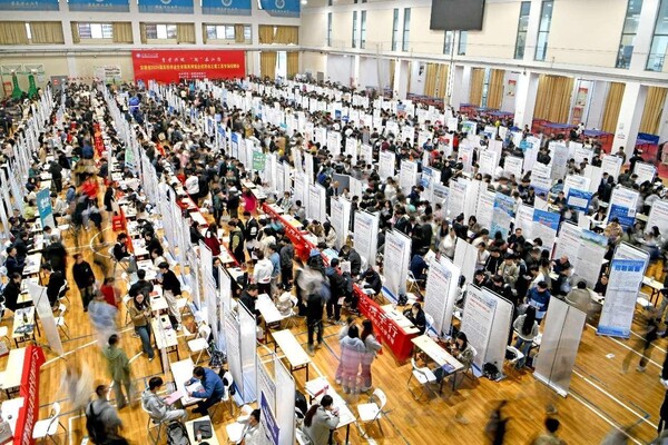 A job fair for students majoring in science, technology, engineering, and mathematics (STEM) was held at Anhui University of Science and Technology in Huainan, east China's Anhui province, March 23, 2024. (Photo by Chen Bin/People's Daily Online)