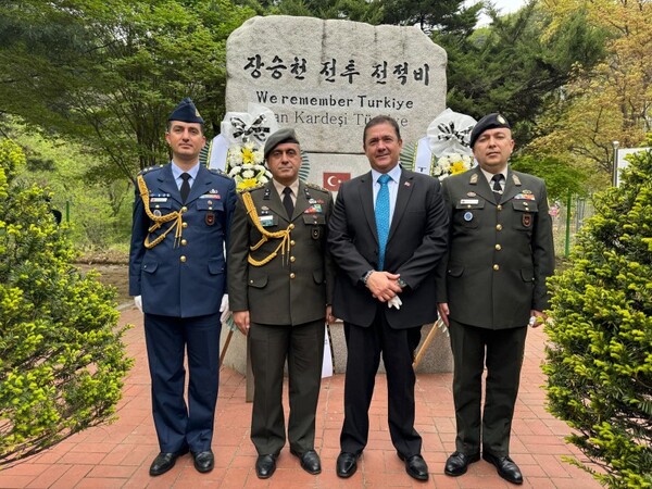 Memorial service in front of Jang Seung-chun battle monument