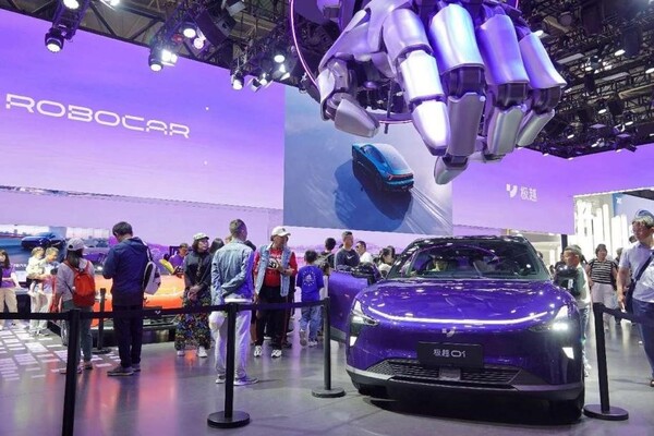 China makes big strides in new energy vehicle development with innovation