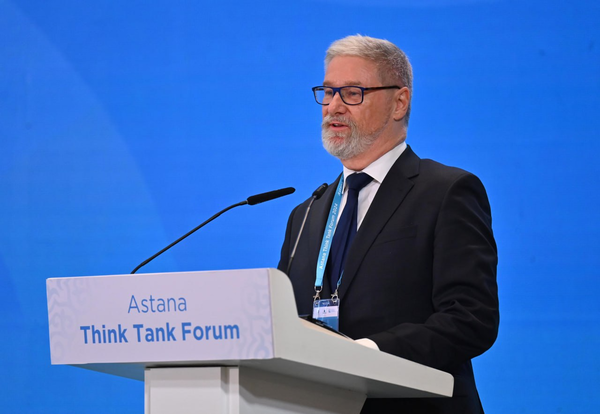 The plenary session was moderated by Lars-Hendrik Röller, Founder and Chair of the Berlin Global Dialogue.