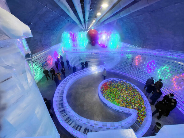 Ice Sculpture Plaza at Last Year's Hwacheon Sancheoneo Festival. (Source: Yonhap News)