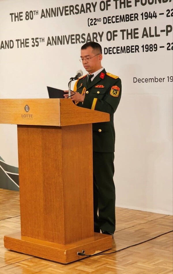 Colonel Le Hiep Lam, the Vietnamese Defense Attaché in South Korea, delivering a speech at the event commemorating the 80th anniversary of the founding of the Vietnam People’s Army and the 35th anniversary of National Defense Day (Source: The Korea Post).