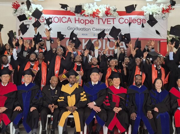 The LG-KOICA Hope Vocational Training School in Ethiopia holds its ninth graduation ceremony. (Source: LG Electronics)