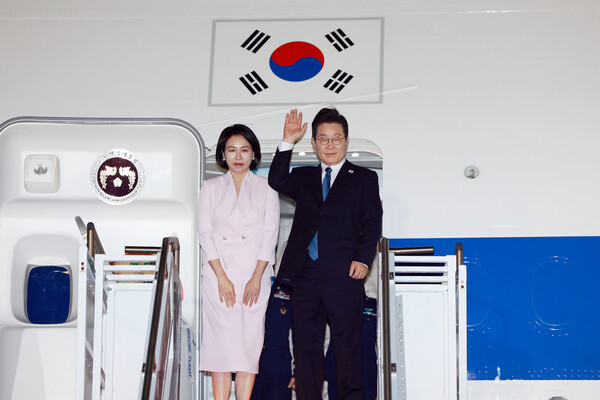 President Lee Jae-myung and First Lady after completing their visit to the United States (Source: Yonhap News)