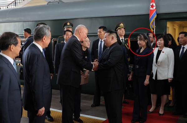 North Korean leader Kim Jong-un arrives in Beijing with his daughter Kim Ju-ae. (Source: Yonhap News)