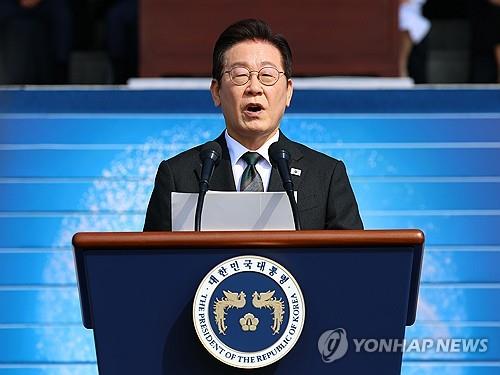President Lee Jae-myung delivers a commemorative speech marking the 77th Armed Forces Day. (Source: Yonhap News)