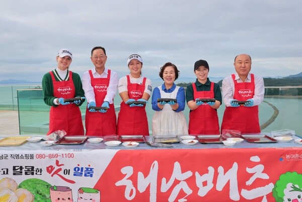 Haenam cabbage promotion event at Pine Beach Golf Links. (Source: Haenam County)
