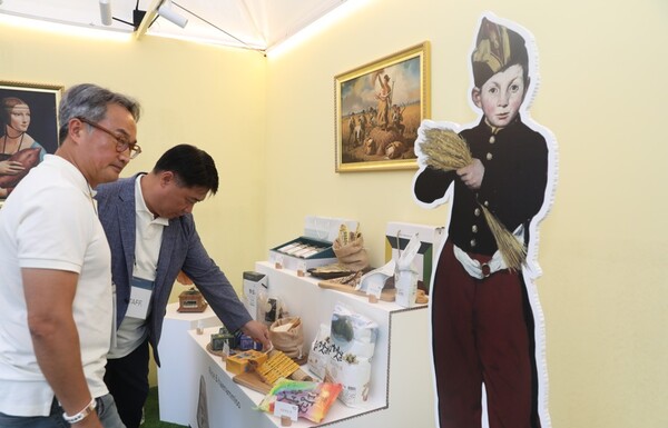 Inside the “Hae-nam Miso Art Gallery” booth. (Source: Haenam County)