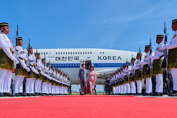 말레이시아 도착한 이재명 대통령 (출처: 연합뉴스)