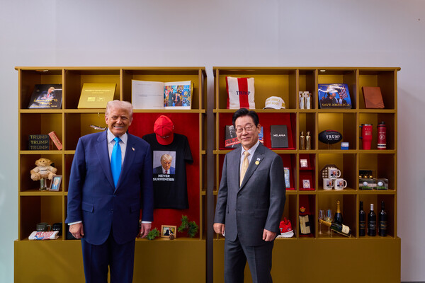 President Lee and President Trump meet in Gyeongju (Source: Yonhap News)