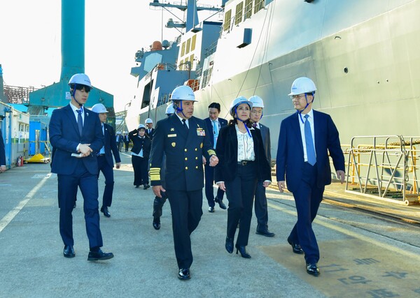 HD Hyundai Heavy Industries and Peru’s SIMA shipyard sign a letter of intent for joint development of next-generation submarines. (Source: Yonhap News)