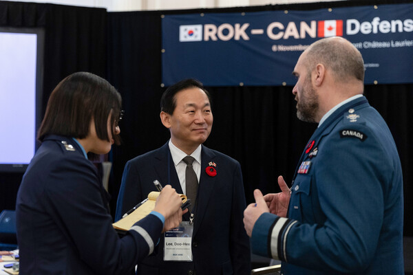 Korean and Canadian officials attend the Korea-Canada Defense and Defense Industry Cooperation Conference in Ottawa. (Source: Yonhap News)