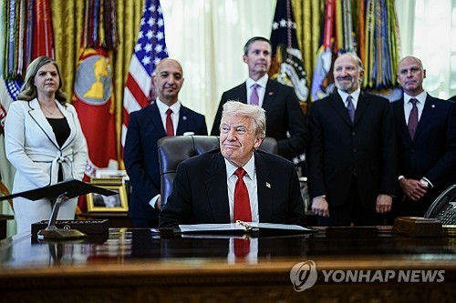 비만치료제 가격 인하 발표하는 트럼프 대통령. (출처: 연합뉴스)